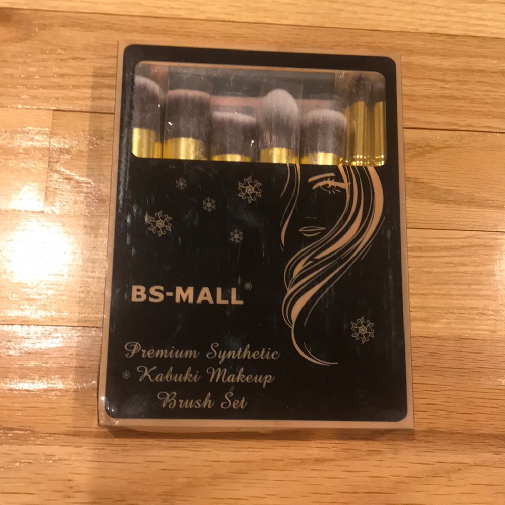 NIB Premium Synthetic Kabuki Makeup Brush Set